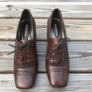 Naturalizer Brown Oxford heels